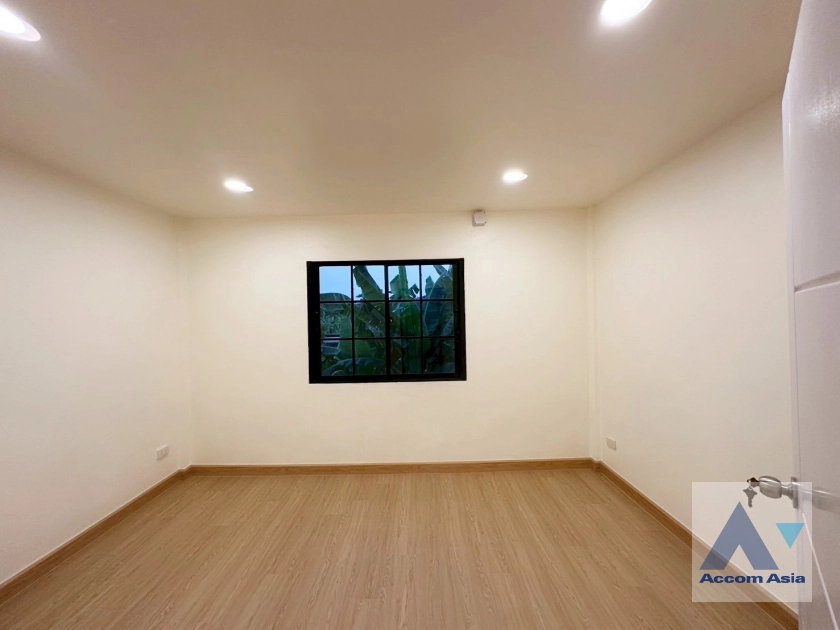 10  3 br House For Sale in Sukhumvit ,Bangkok BTS On Nut AA43868