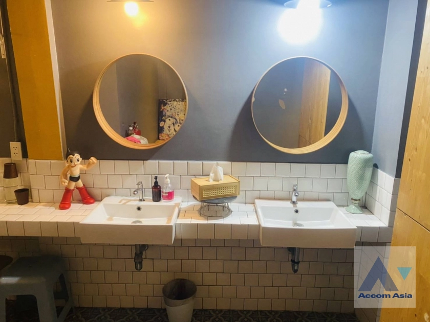 6  Building for rent and sale in New Phetchaburi ,Bangkok BTS Ratchathewi AA43870