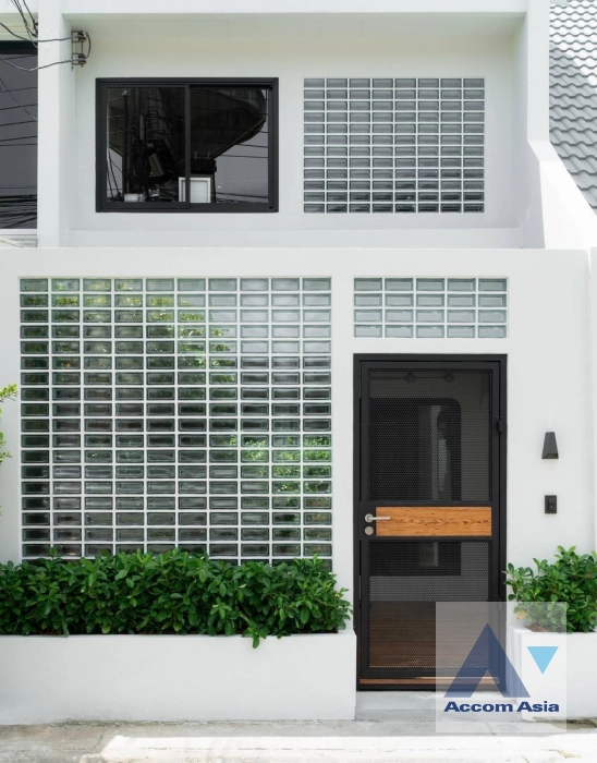 20  3 br Townhouse for rent and sale in Sukhumvit ,Bangkok BTS Phra khanong at Moo Baan Klongtan Nivet AA43873