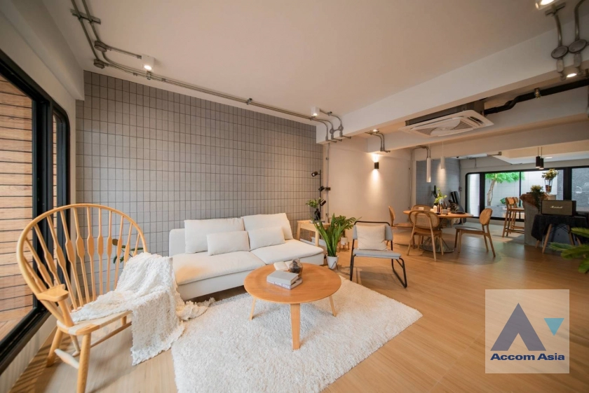 4  3 br Townhouse for rent and sale in Sukhumvit ,Bangkok BTS Phra khanong at Moo Baan Klongtan Nivet AA43873