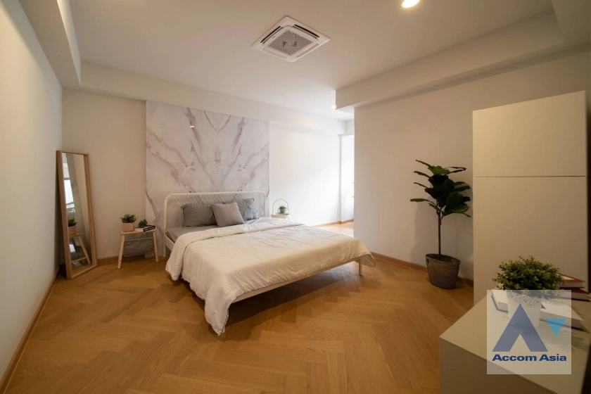 12  3 br Townhouse for rent and sale in Sukhumvit ,Bangkok BTS Phra khanong at Moo Baan Klongtan Nivet AA43873