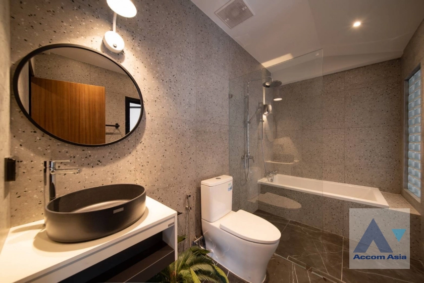 14  3 br Townhouse for rent and sale in Sukhumvit ,Bangkok BTS Phra khanong at Moo Baan Klongtan Nivet AA43873