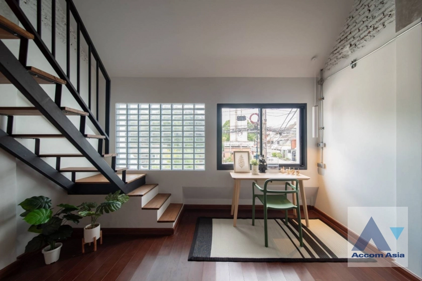 7  3 br Townhouse for rent and sale in Sukhumvit ,Bangkok BTS Phra khanong at Moo Baan Klongtan Nivet AA43873