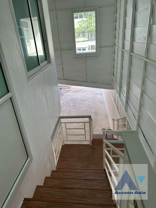 unit 4 Bedrooms  House For Rent & Sale in Sukhumvit, Bangkok  near BTS Phra khanong (AA43882)
