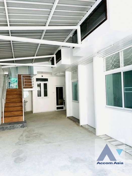 unit 4 Bedrooms  House For Rent & Sale in Sukhumvit, Bangkok  near BTS Phra khanong (AA43882)