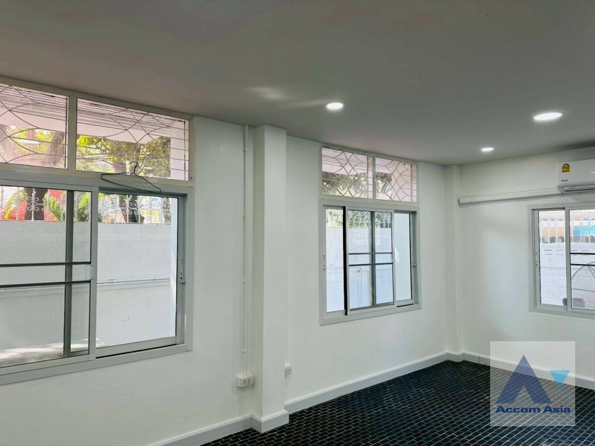 10  4 br House for rent and sale in Sukhumvit ,Bangkok BTS Phra khanong AA43882