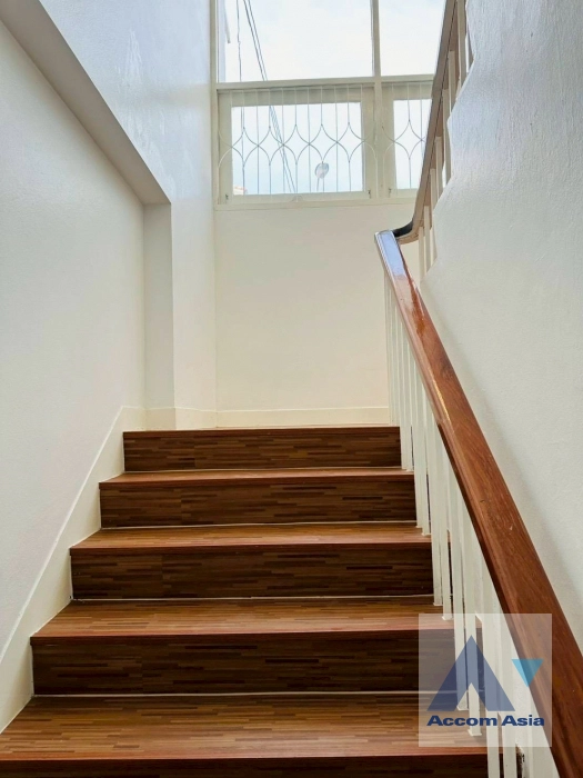 11  4 br House for rent and sale in Sukhumvit ,Bangkok BTS Phra khanong AA43882