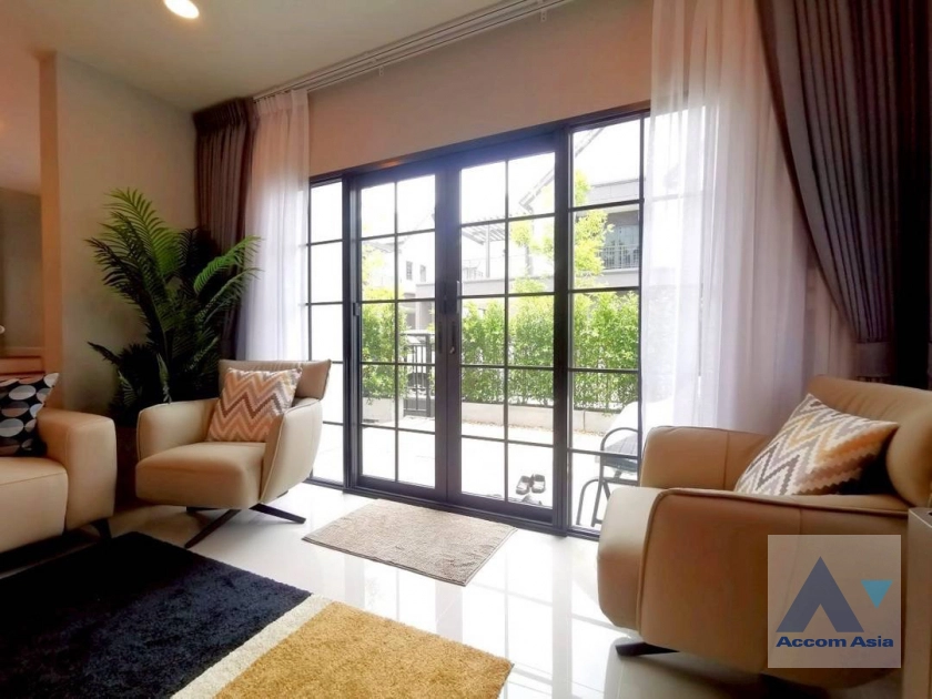 unit 4 Bedrooms  House For Rent in Samutprakan, Samutprakan  (AA43884)
