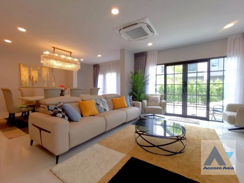 unit 4 Bedrooms  House For Rent in Samutprakan, Samutprakan  (AA43884)