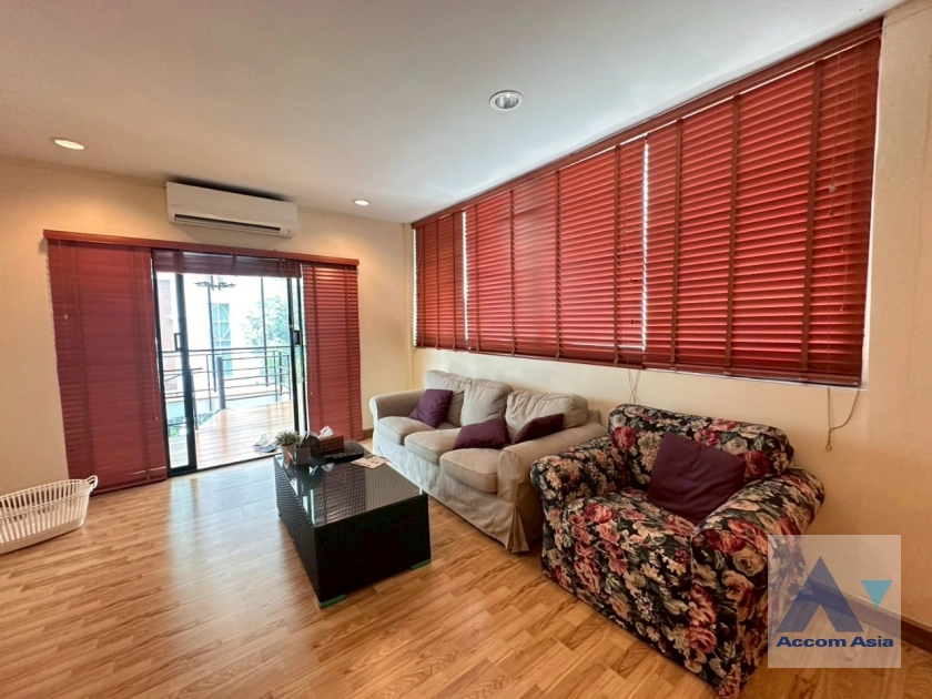unit 2 Bedrooms  House For Rent & Sale in Sukhumvit, Bangkok  near BTS Thong Lo (AA43887)