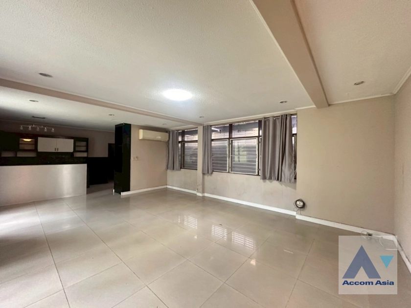  1  3 br House For Rent in Sukhumvit ,Bangkok  AA43898