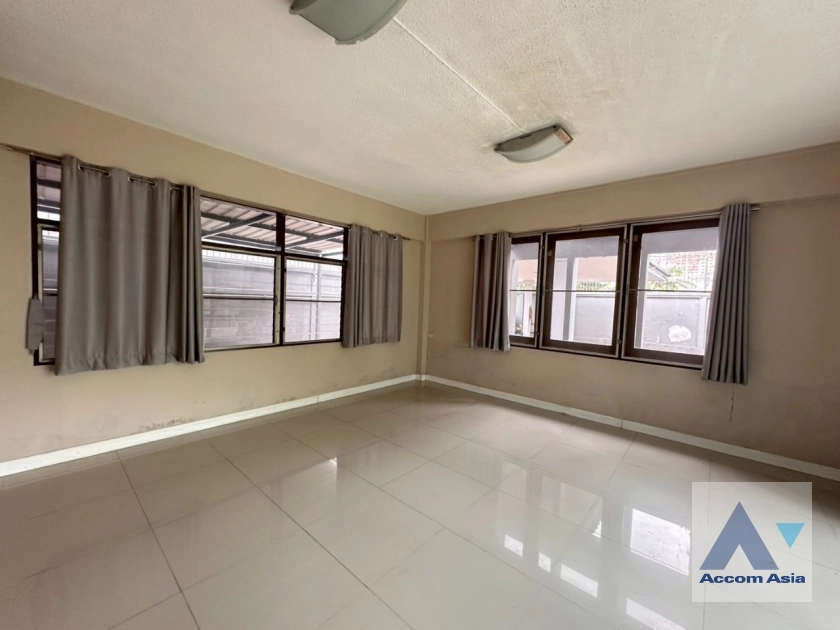 5  3 br House For Rent in Sukhumvit ,Bangkok  AA43898