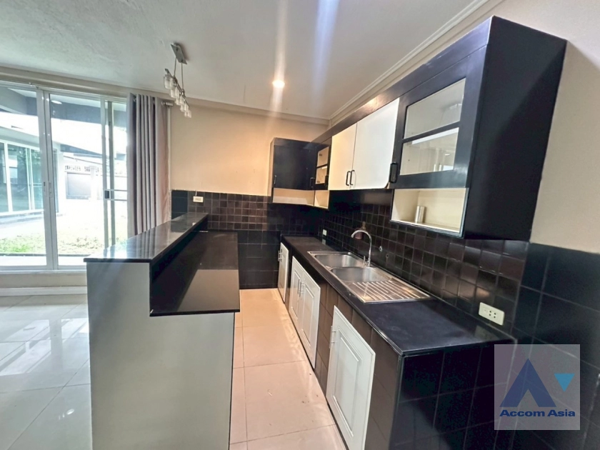 8  3 br House For Rent in Sukhumvit ,Bangkok  AA43898