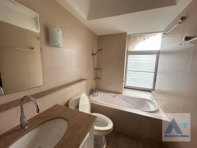 15  3 br House For Rent in Sukhumvit ,Bangkok  AA43898