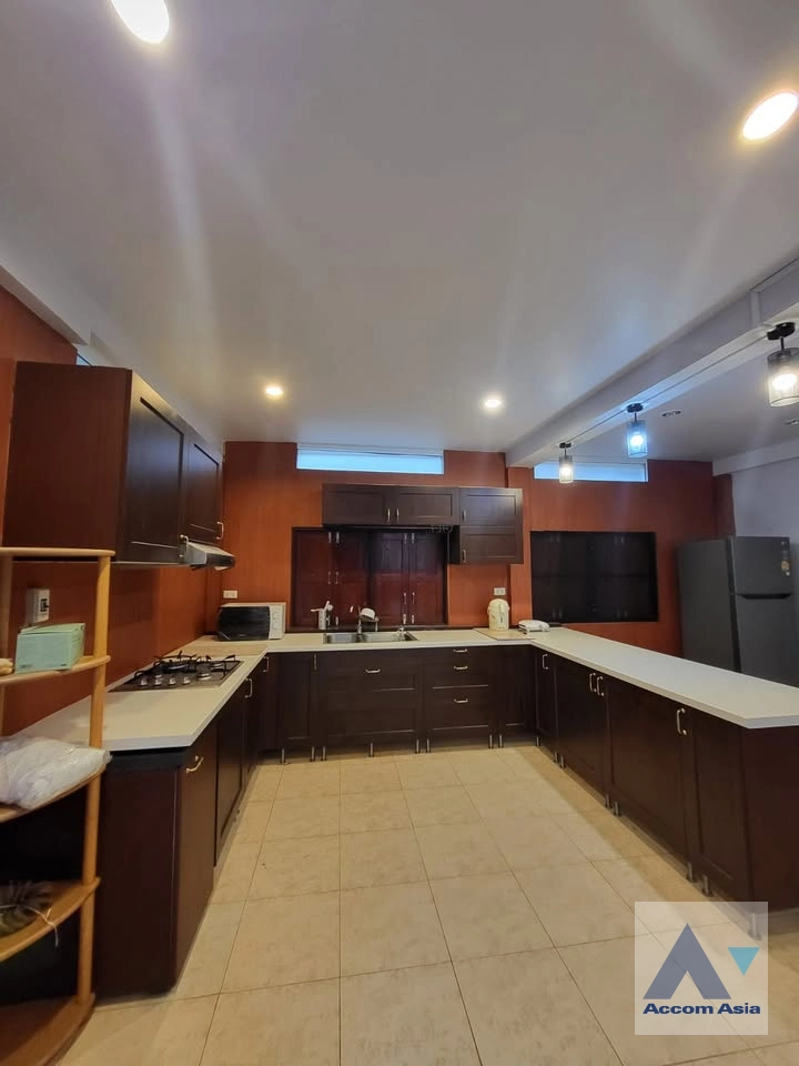 6  3 br House for rent and sale in Ratchadaphisek ,Bangkok MRT Sutthisan AA43926