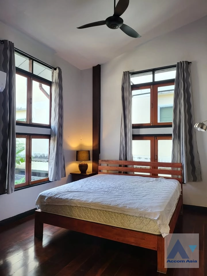 9  3 br House for rent and sale in Ratchadaphisek ,Bangkok MRT Sutthisan AA43926