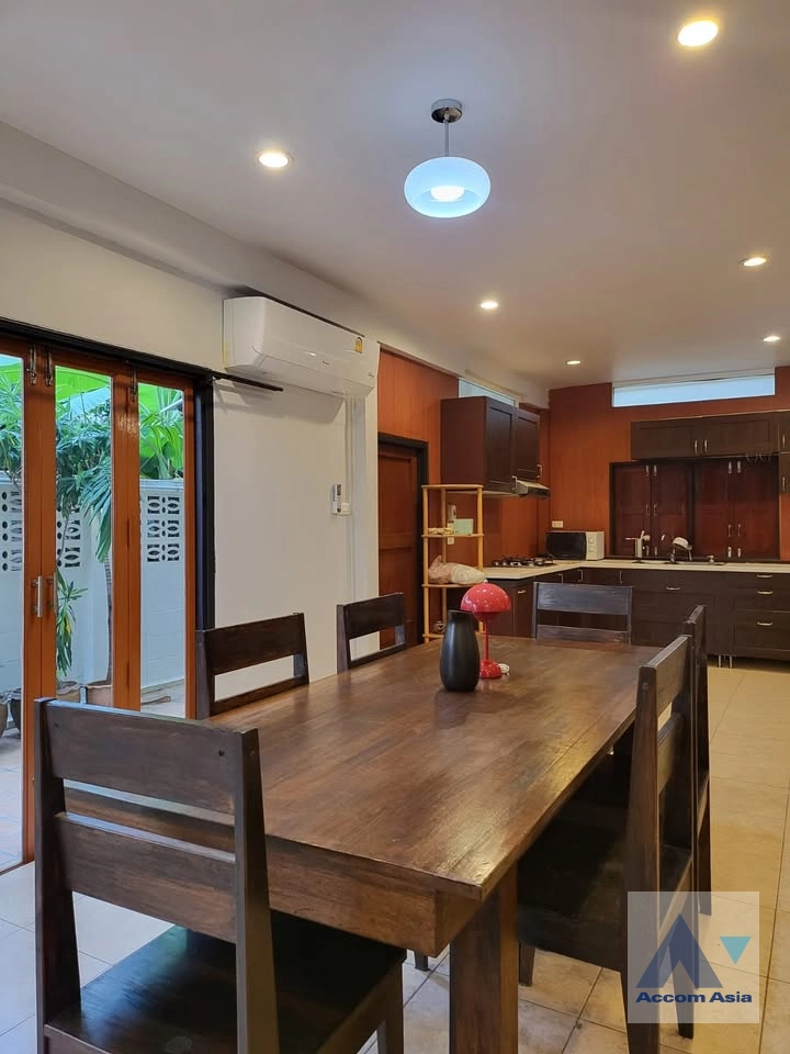 unitHome Office |  3 Bedrooms  House For Rent & Sale in Ratchadaphisek, Bangkok  near MRT Sutthisan (AA43926)