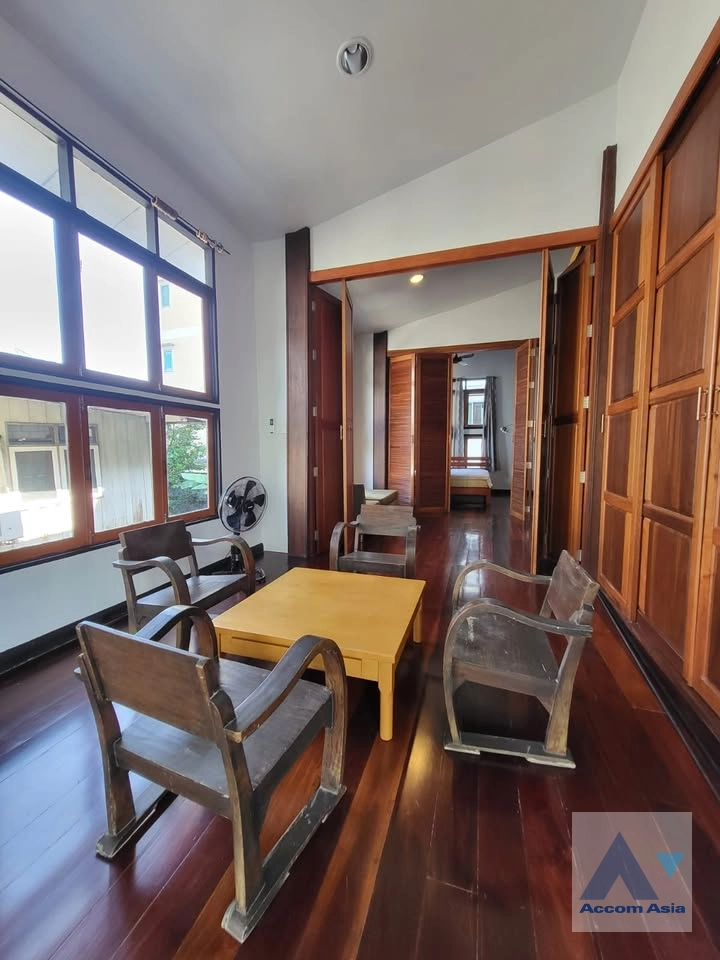  1  3 br House for rent and sale in Ratchadaphisek ,Bangkok MRT Sutthisan AA43926