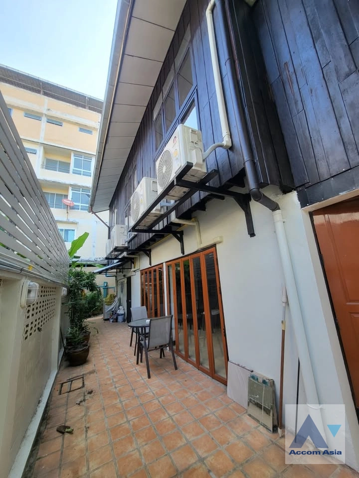 15  3 br House for rent and sale in Ratchadaphisek ,Bangkok MRT Sutthisan AA43926