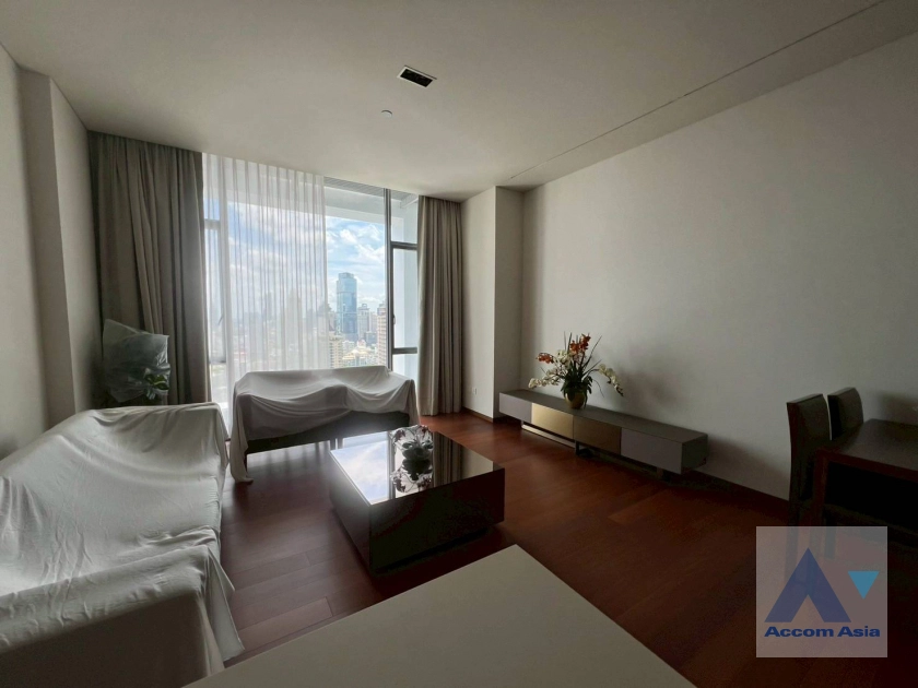 unitLuxury condo in Sathorn with wide balcony and open city view (AA43928)