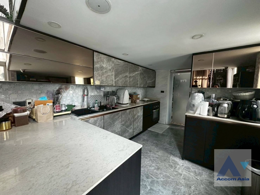 unitDuplex Condo, Penthouse |  3 Bedrooms  Condominium For Rent & Sale in Sukhumvit, Bangkok  near BTS Thong Lo (AA43930)