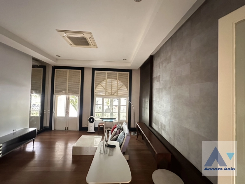 unit 3 Bedrooms  Townhouse For Rent & Sale in Bang Na, Bangkok  near BTS Bearing (AA43934)