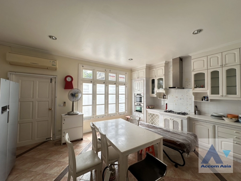 unit 3 Bedrooms  Townhouse For Rent & Sale in Bang Na, Bangkok  near BTS Bearing (AA43934)