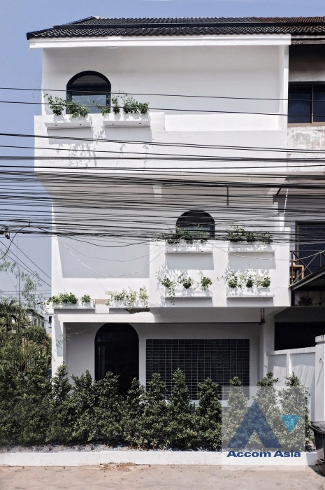  2  3 br Townhouse For Sale in Ratchadaphisek ,Bangkok MRT Lat Phrao AA43935