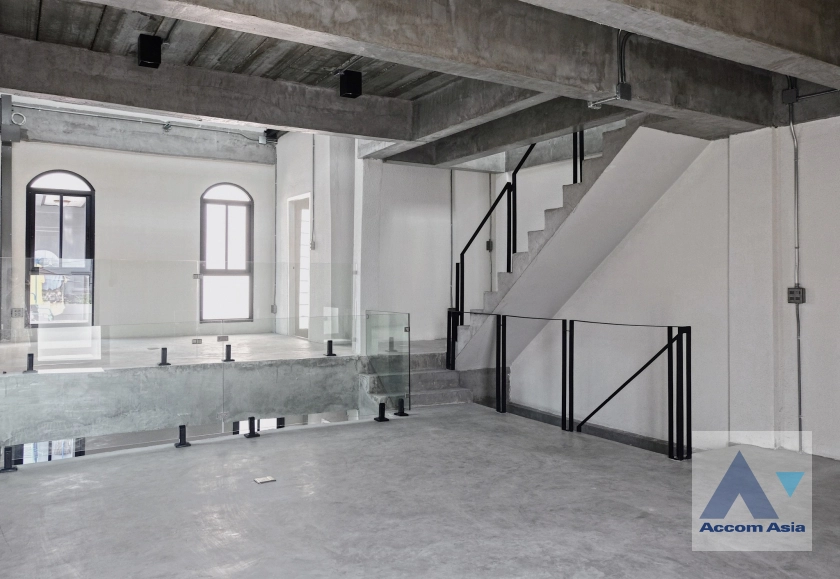 unit 3 Bedrooms  Townhouse For Sale in Ratchadaphisek, Bangkok  near MRT Lat Phrao (AA43935)