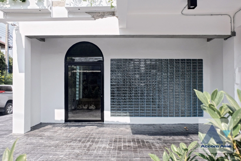 9  3 br Townhouse For Sale in Ratchadaphisek ,Bangkok MRT Lat Phrao AA43935