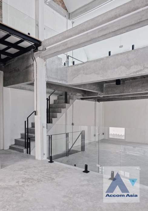 8  3 br Townhouse For Sale in Ratchadaphisek ,Bangkok MRT Lat Phrao AA43935