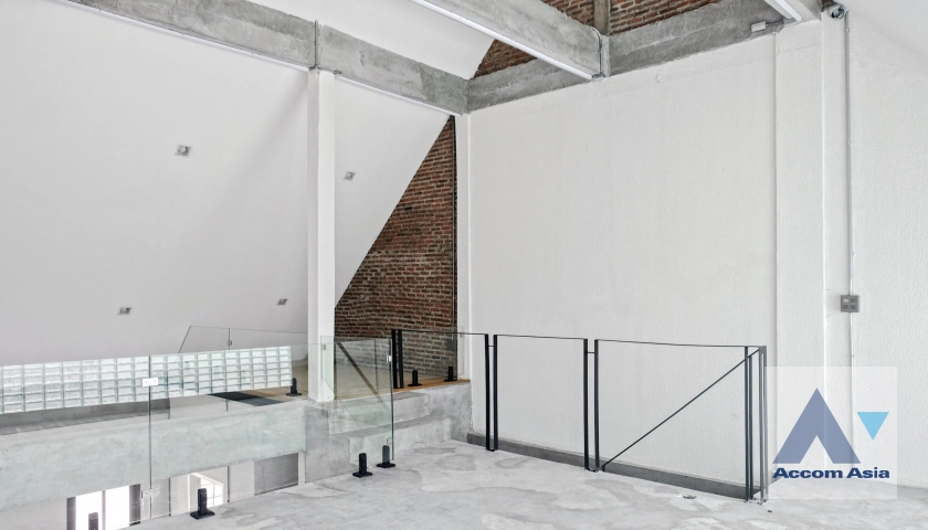 5  3 br Townhouse For Sale in Ratchadaphisek ,Bangkok MRT Lat Phrao AA43935