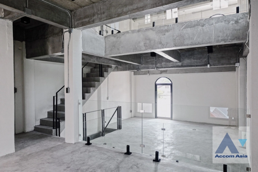  1  3 br Townhouse For Sale in Ratchadaphisek ,Bangkok MRT Lat Phrao AA43935