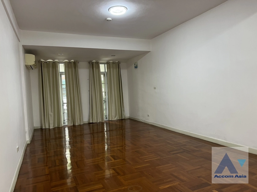 11  4 br Townhouse for rent and sale in Sathorn ,Bangkok BTS Sala Daeng AA43939