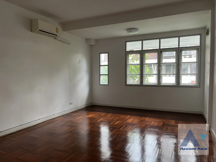 9  4 br Townhouse for rent and sale in Sathorn ,Bangkok BTS Sala Daeng AA43939