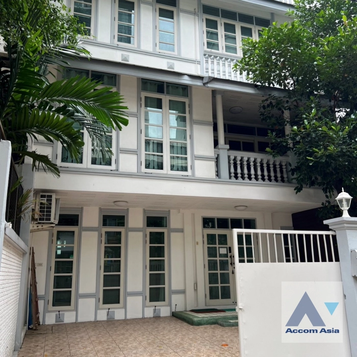  2  4 br Townhouse for rent and sale in Sathorn ,Bangkok BTS Sala Daeng AA43939