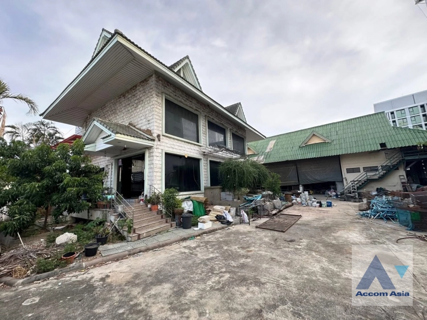 1  5 br House For Sale in Sukhumvit ,Bangkok BTS Udomsuk AA43940