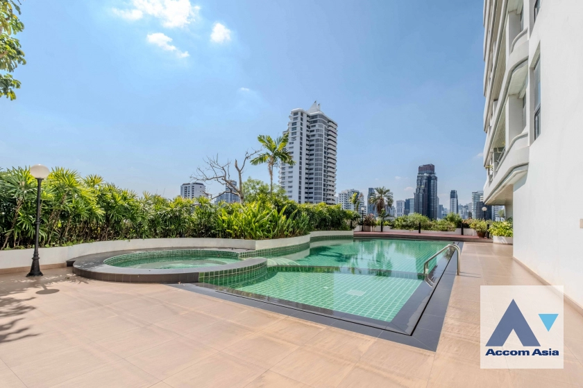 unit 2 Bedrooms  Apartment For Rent in Sukhumvit, Bangkok  near BTS Ekkamai (AA43951)