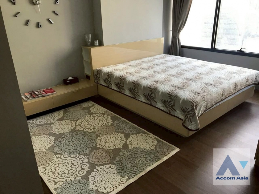 unit 1 Bedroom  Condominium For Rent in Silom, Bangkok  near BTS Chong Nonsi (AA43955)