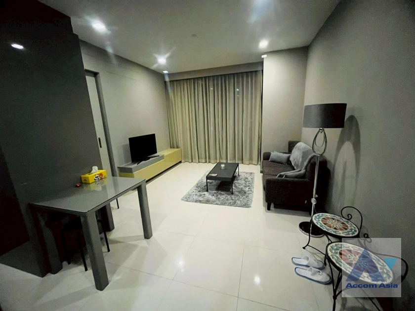 unit 1 Bedroom  Condominium For Rent in Silom, Bangkok  near BTS Chong Nonsi (AA43955)