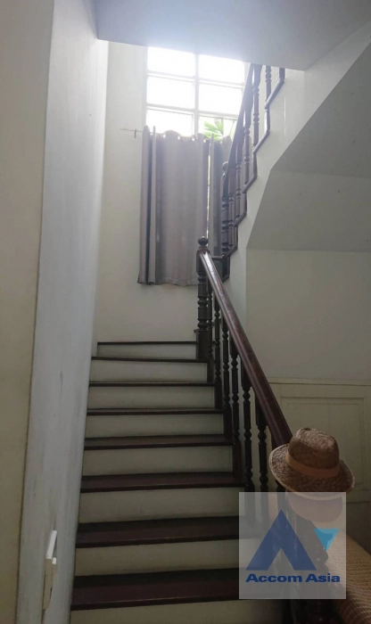8  House for rent and sale in Phaholyothin ,Bangkok  AA43956