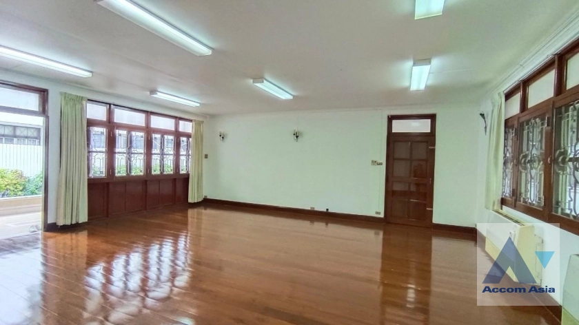  1  3 br House for rent and sale in Sukhumvit ,Bangkok BTS Asok - MRT Sukhumvit 9010401