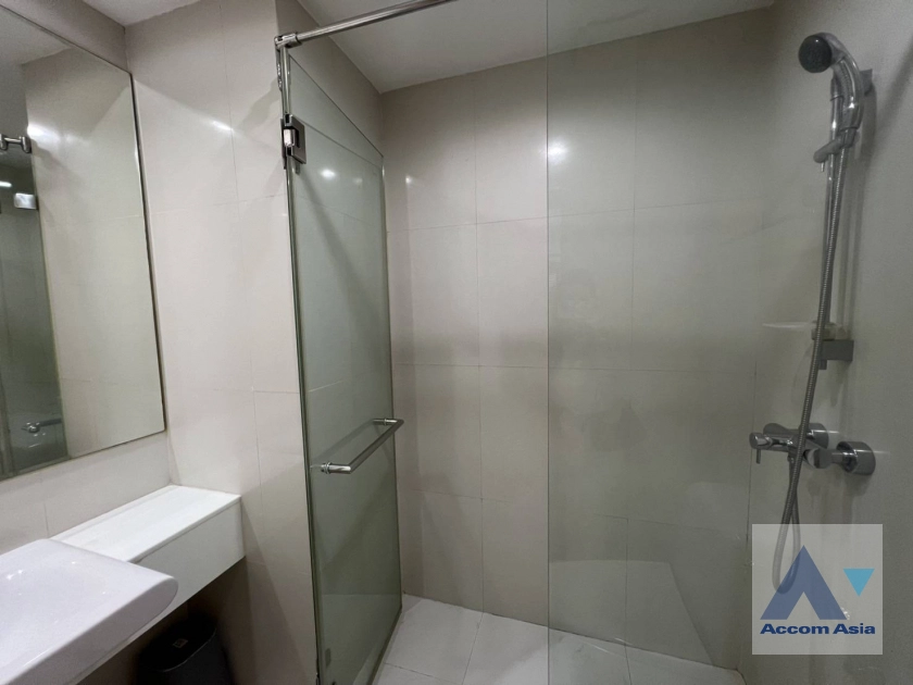 9  2 br Apartment For Rent in Ploenchit ,Bangkok BTS Chitlom at Apartment Steps from Lumpini Park AA43965