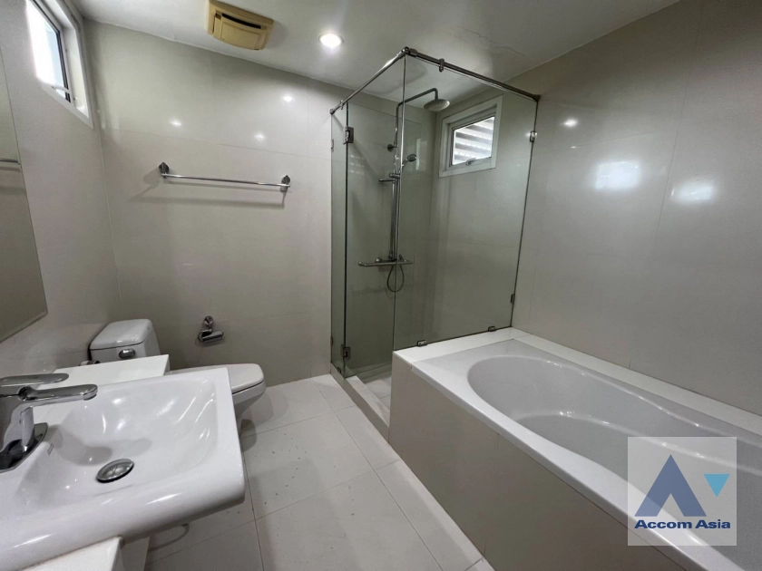10  2 br Apartment For Rent in Ploenchit ,Bangkok BTS Chitlom at Apartment Steps from Lumpini Park AA43965