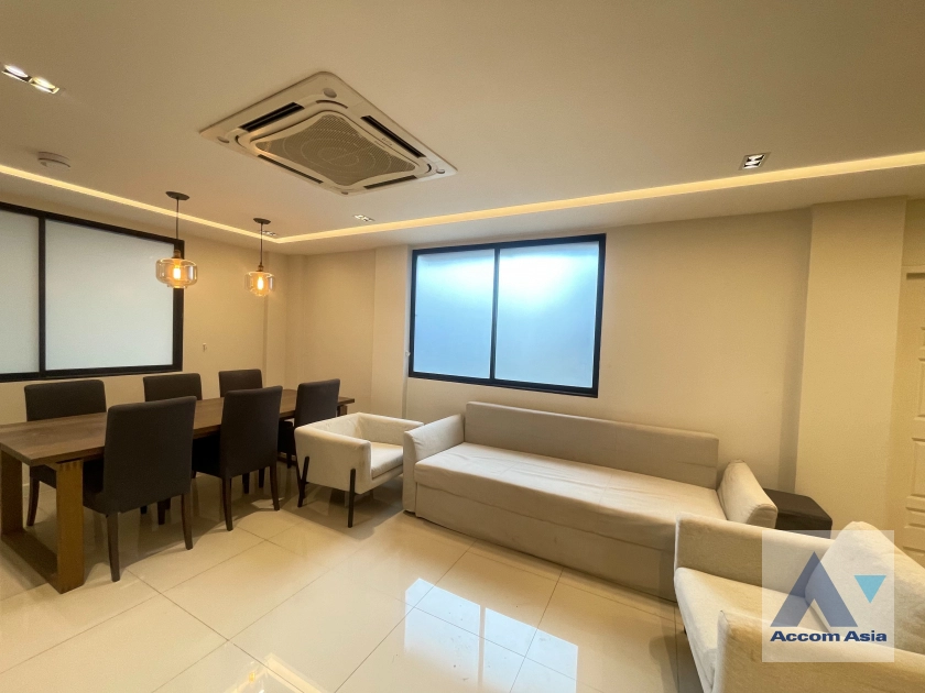 5  3 br Townhouse for rent and sale in Sukhumvit ,Bangkok BTS Thong Lo at  TownHouse in Compound with Pool AA43968