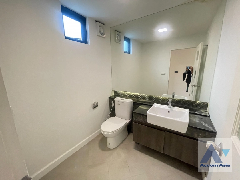 20  3 br Townhouse for rent and sale in Sukhumvit ,Bangkok BTS Thong Lo at  TownHouse in Compound with Pool AA43968