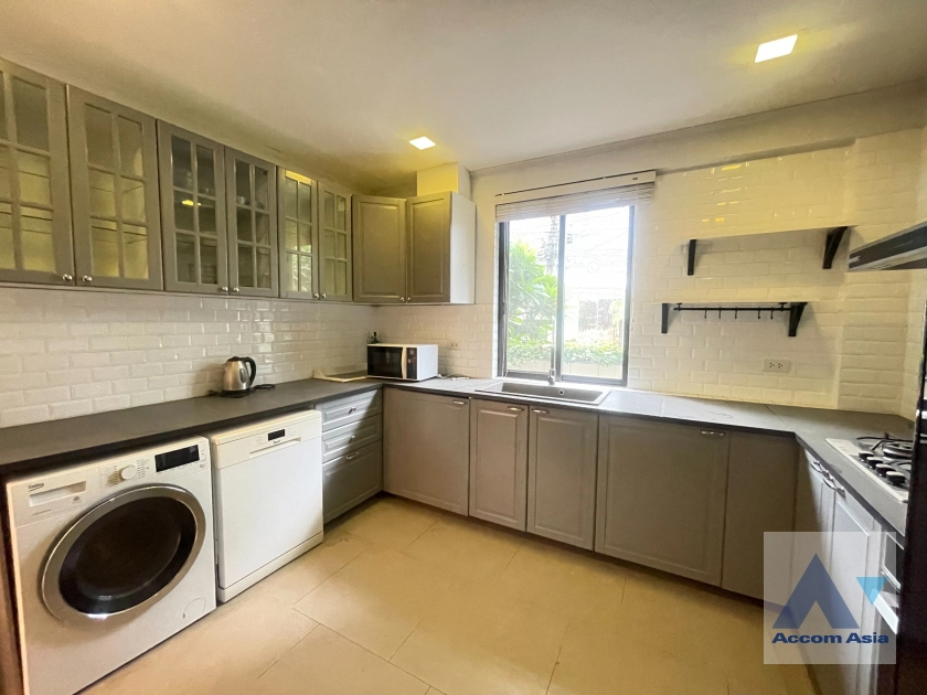 10  3 br Townhouse for rent and sale in Sukhumvit ,Bangkok BTS Thong Lo at  TownHouse in Compound with Pool AA43968