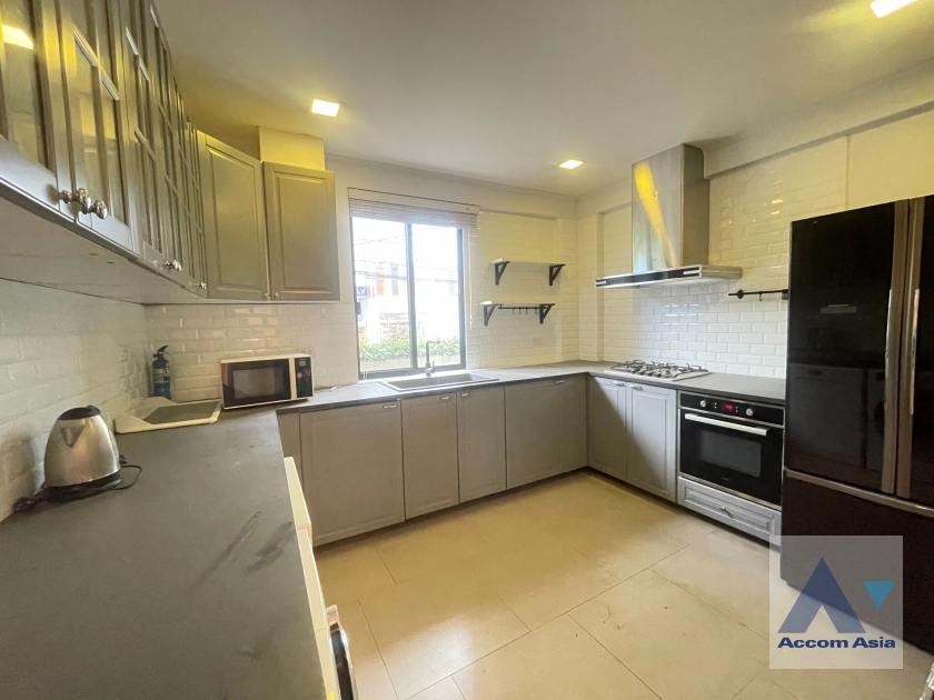 8  3 br Townhouse for rent and sale in Sukhumvit ,Bangkok BTS Thong Lo at  TownHouse in Compound with Pool AA43968