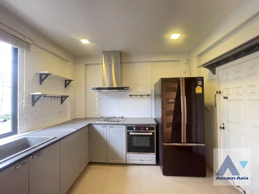 9  3 br Townhouse for rent and sale in Sukhumvit ,Bangkok BTS Thong Lo at  TownHouse in Compound with Pool AA43968