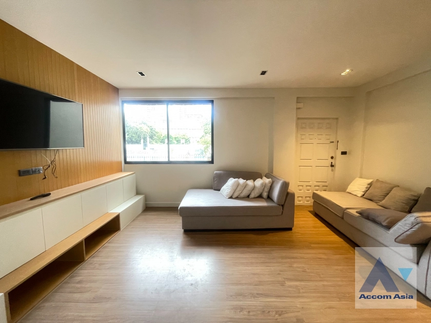 4  3 br Townhouse for rent and sale in Sukhumvit ,Bangkok BTS Thong Lo at  TownHouse in Compound with Pool AA43968